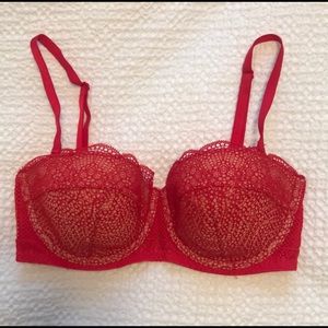 Victoria’s Secret 32D lightly lined balconet- never been worn!